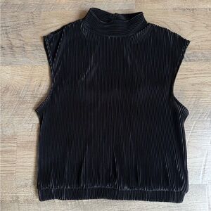 Ro & De Black Pleated Sleeveless Blouse